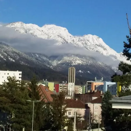 アパート Grosse Exklusive Mit Balkon Und Fantastischer Aussicht Auf Bergwelt Inkl Privatem Parkplatz Mit E-ladestation