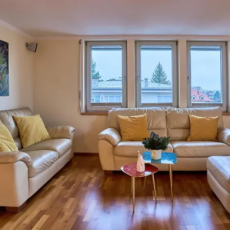 Apartman Grosse Exklusive Mit Balkon Und Fantastischer Aussicht Auf Bergwelt Inkl Privatem Parkplatz Mit E-ladestation *