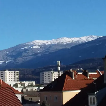 Grosse Exklusive Mit Balkon Und Fantastischer Aussicht Auf Bergwelt Inkl Privatem Parkplatz Mit E-ladestation アパート インスブルック