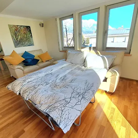 Grosse Exklusive Mit Balkon Und Fantastischer Aussicht Auf Bergwelt Inkl Privatem Parkplatz Mit E-ladestation Apartment *